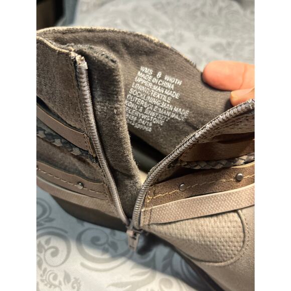 Women’s Size 8 SO Celery Taupe Ankle Booties with Wrap Straps - Picture 3 of 4